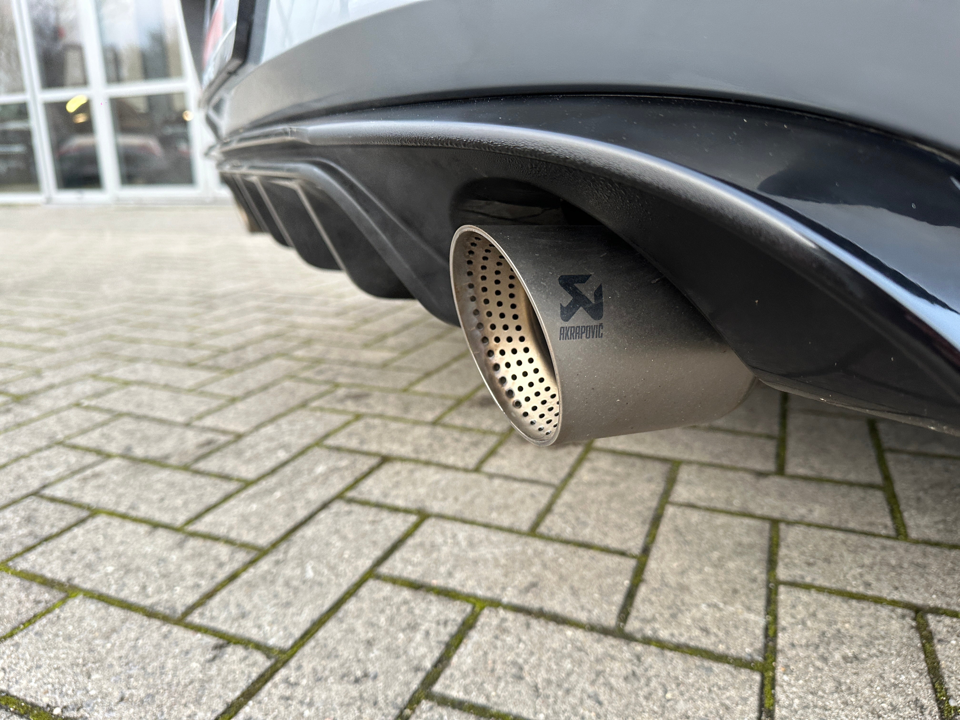 VOLKSWAGEN GOLF 7.5 GTI TCR AKRAPOVIC – VDJ-AUTOMOTIVE